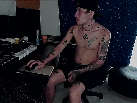 Snapshot of patrik_tattoo_ chatting on March 18, 2025, 12:36 pm patrik tattoo online show from March 18, 2025, 12:36 pm