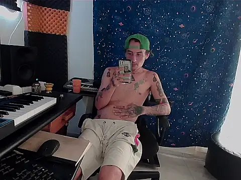 Snapshot of patrik_tattoo_ chatting on March 22, 2025, 7:20 pm patrik tattoo online show from March 22, 2025, 7:20 pm