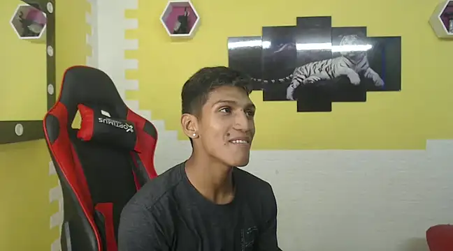 mau elixxx online show from December 24, 2024, 2:54 am