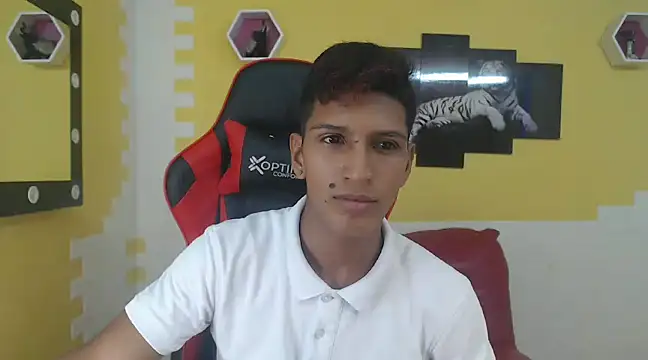 mau elixxx online show from January 1, 2025, 4:07 am