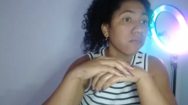 Snapshot of bellacrespalatina chatting on October 6, 2025, 8:28 pm bellacrespalatina online show from October 6, 2025, 8:28 pm