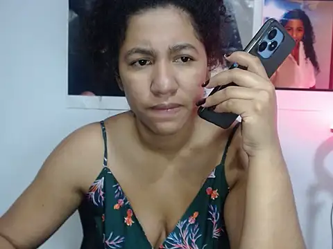 Snapshot of bellacrespalatina chatting on October 12, 2025, 10:31 pm bellacrespalatina online show from October 12, 2025, 10:31 pm