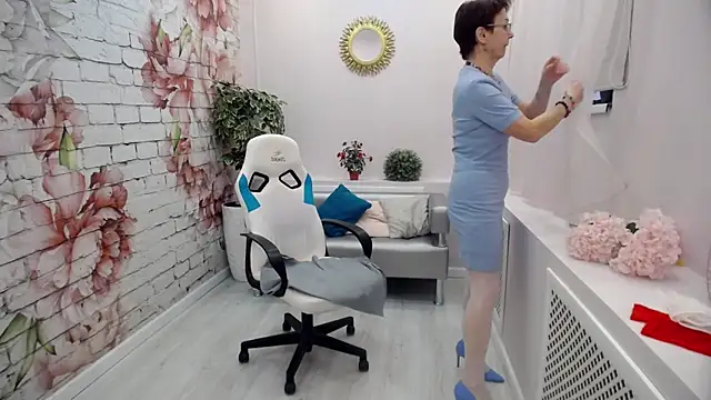 Snapshot of Cutie_Asya chatting on February 21, 2025, 4:40 am Cutie Asya online show from February 21, 2025, 4:40 am