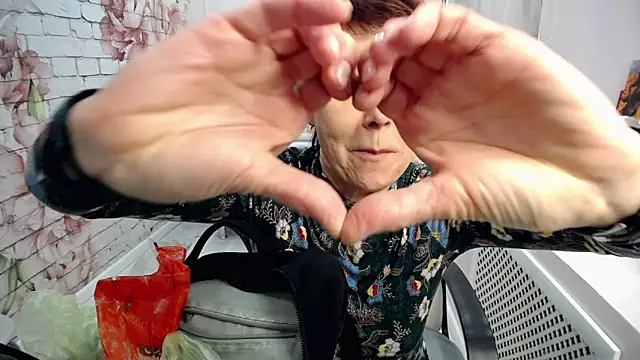 Snapshot of Cutie_Asya chatting on November 25, 2025, 4:34 am Cutie Asya online show from November 25, 2025, 4:34 am