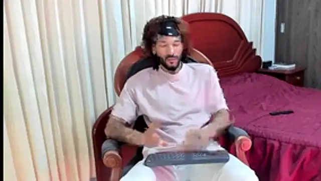 KarlMarley1 online show from December 23, 2025, 6:00 am