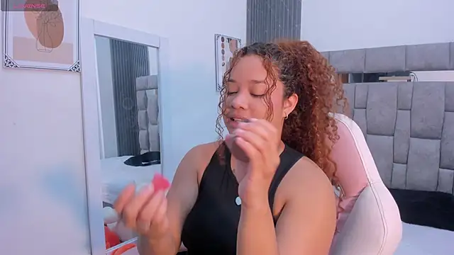 zulyjones online show from April 14, 2026, 12:44 pm