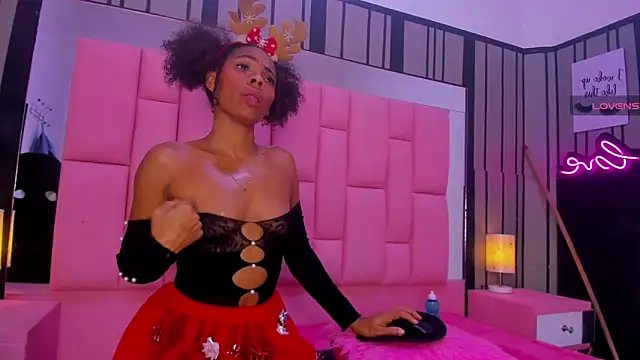 Snapshot of Brithanyslim chatting on December 19, 2024, 7:51 pm Brithanyslim online show from December 19, 2024, 7:51 pm