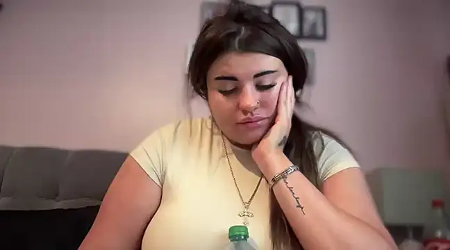 Snapshot of curvybabesx1 chatting on March 10, 2025, 2:26 pm curvybabesx1 online show from March 10, 2025, 2:26 pm