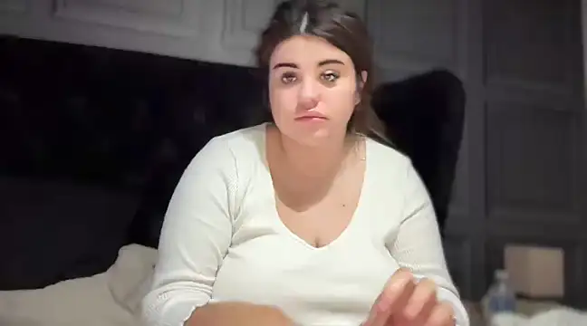 Snapshot of curvybabesx1 chatting on March 21, 2025, 5:11 am curvybabesx1 online show from March 21, 2025, 5:11 am