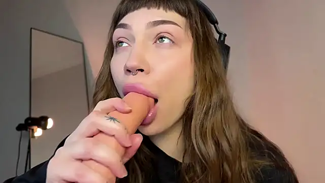 PaulaPratt online show from February 21, 2025, 3:56 am