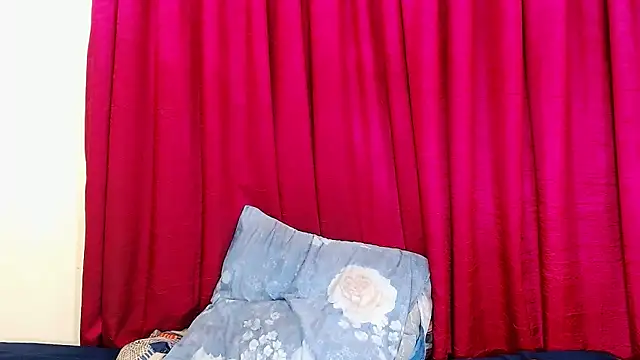 Snapshot of xSpicyQueen8x chatting on December 7, 2024, 4:03 pm xSpicyQueen8x online show from December 7, 2024, 4:03 pm