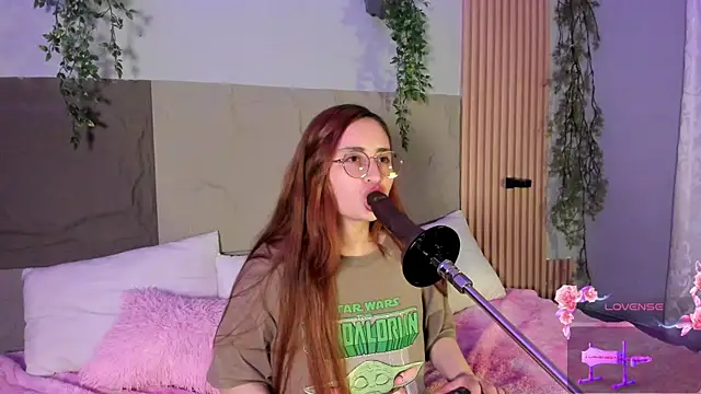 centaurigirl online show from April 6, 2026, 4:46 am