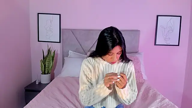 Emilyh  online show from January 9, 2026, 11:13 am