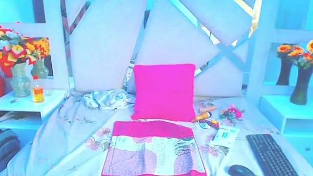 Paris Squirt  online show from February 12, 2026, 9:32 pm