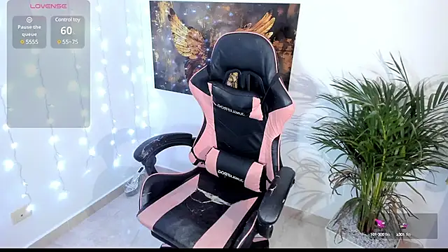 vioolettss online show from February 7, 2025, 12:42 am