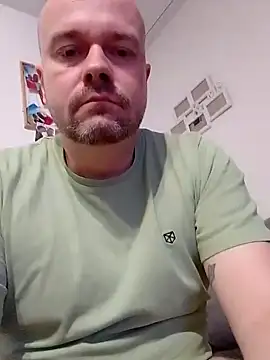 mikaaaaase online show from October 19, 2025, 1:06 am