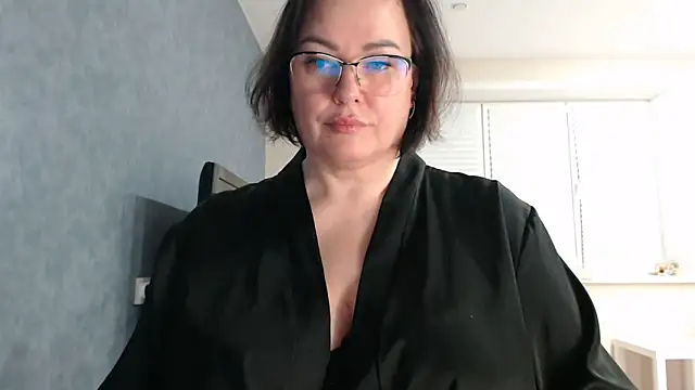 Nora Star online show from November 12, 2025, 6:30 pm