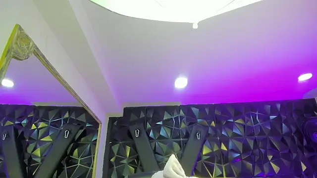 AlliceRosero online show from March 27, 2026, 5:02 am