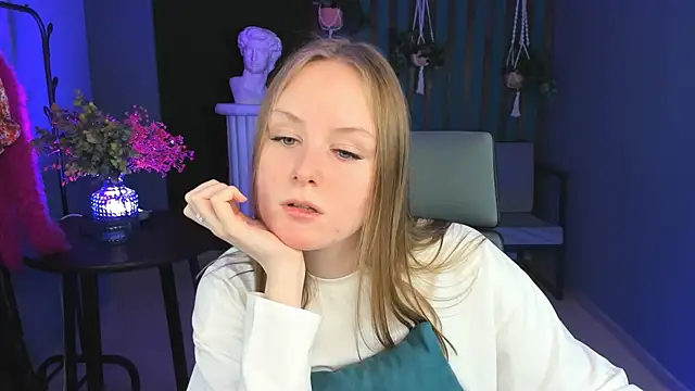 Snapshot of VivienLeeigh chatting on December 18, 2024, 1:02 pm VivienLeeigh online show from December 18, 2024, 1:02 pm