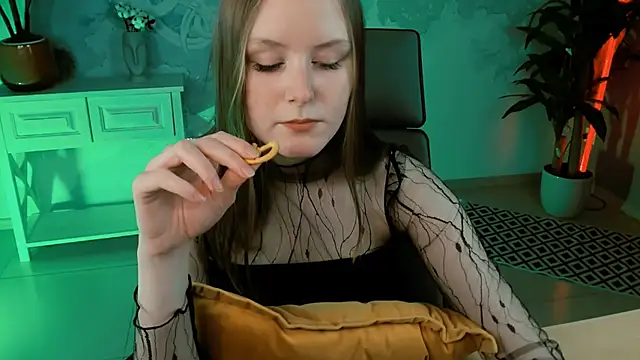 Snapshot of VivienLeeigh chatting on February 11, 2025, 7:27 pm VivienLeeigh online show from February 11, 2025, 7:27 pm