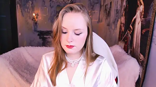 VivienLeeigh online show from April 4, 2026, 5:27 am