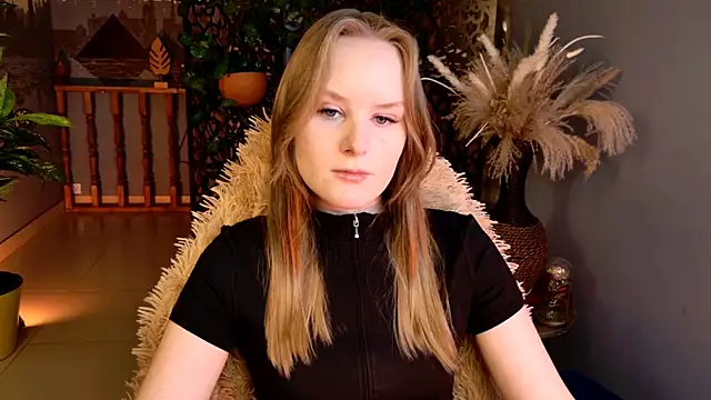 VivienLeeigh online show from May 15, 2026, 5:47 am