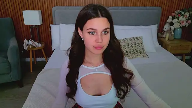 RihannaRose online show from October 15, 2025, 5:02 pm