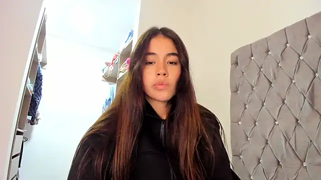 AriaMontgomery online show from December 31, 2024, 4:49 am