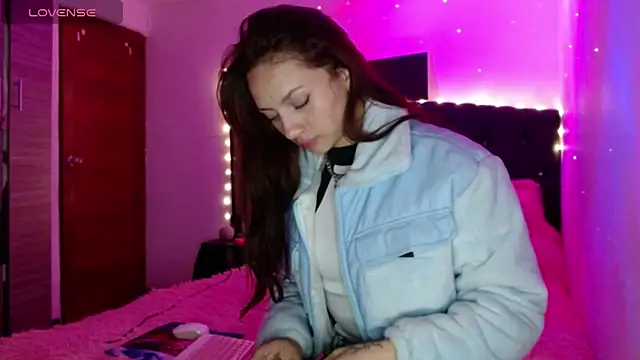 holy juli online show from March 9, 2025, 3:22 am