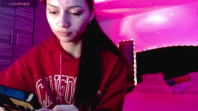 holy juli online show from November 3, 2025, 4:14 am