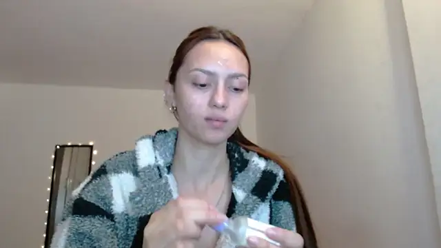 holy juli online show from April 15, 2026, 2:51 am