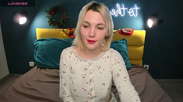 Fluffy Monica online show from January 8, 2025, 1:00 am