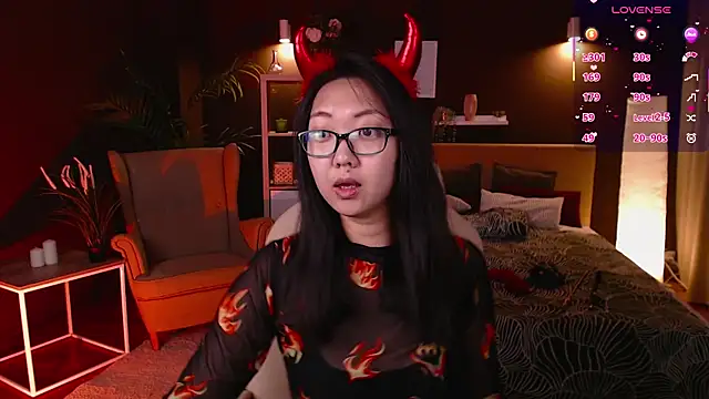 Marine Vact online show from September 10, 2025, 5:24 pm