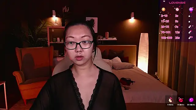 Marine Vact online show from October 5, 2025, 2:04 pm