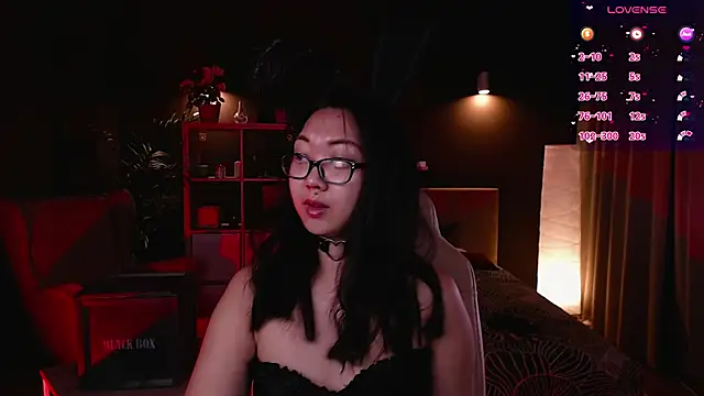 Marine Vact online show from October 14, 2025, 2:07 pm