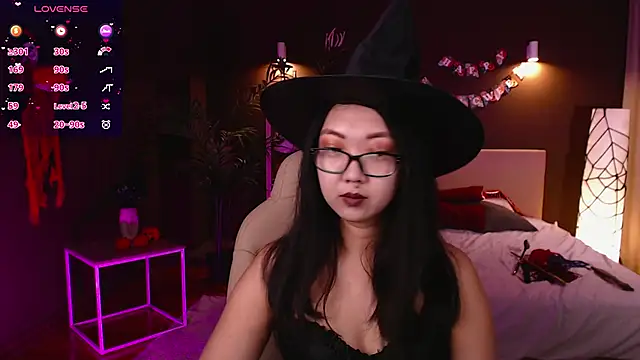 Marine Vact online show from October 31, 2025, 2:07 pm