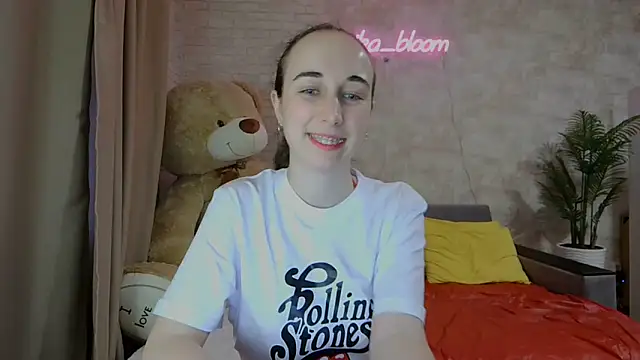 Anika bloom online show from March 21, 2025, 4:49 am