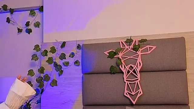 Lily Miiller online show from November 9, 2025, 8:29 pm