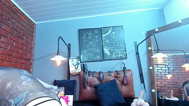 Samantha mature56 online show from April 15, 2026, 2:07 am