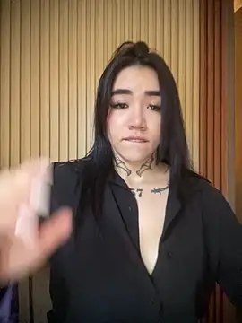 Nickiiiii online show from October 4, 2025, 9:35 pm