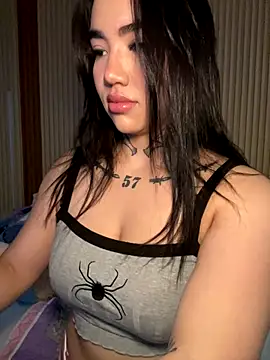 Nickiiiii online show from October 18, 2025, 4:52 pm