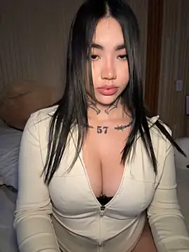 Nickiiiii online show from November 25, 2025, 6:46 am