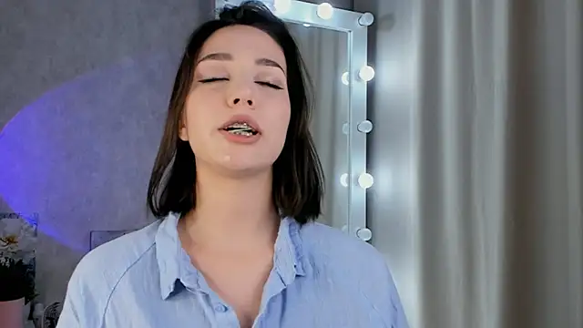 Tate Angel online show from September 26, 2025, 6:23 pm