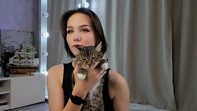 Tate Angel online show from October 11, 2025, 6:06 pm