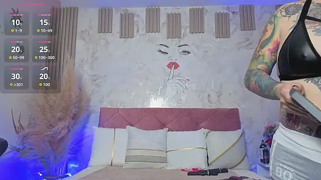 EMILY ROUSSE71 online show from April 12, 2026, 8:14 pm