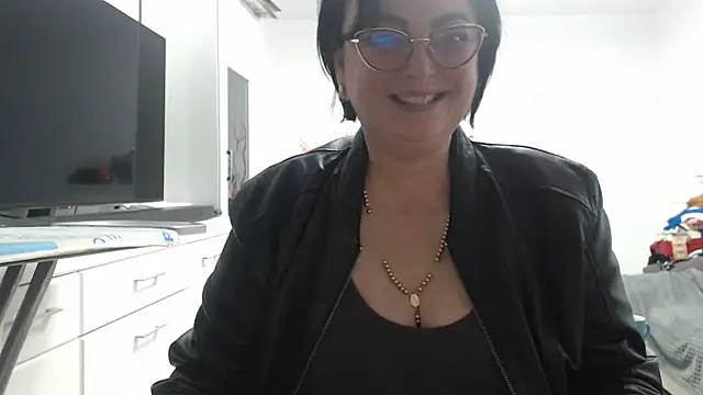 Amandamuller1982 online show from November 11, 2025, 7:47 pm