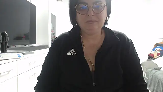 Amandamuller1982 online show from November 16, 2025, 10:37 pm