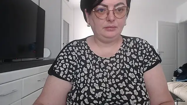 Amandamuller1982 online show from April 14, 2026, 6:08 am