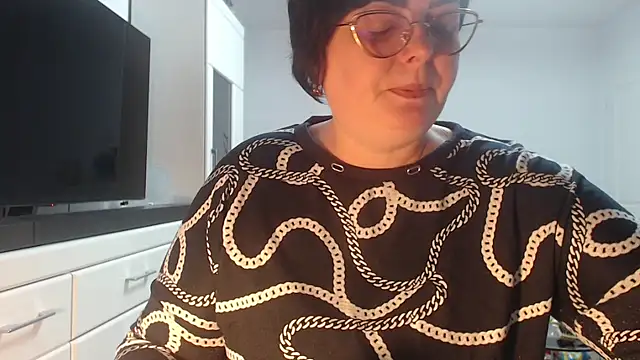 Amandamuller1982 online show from April 17, 2026, 8:01 pm