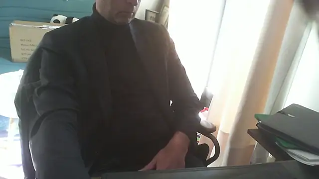 shyfrenchcock1 online show from January 7, 2026, 9:56 am